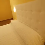 Via Mameli 5 ゲストハウス