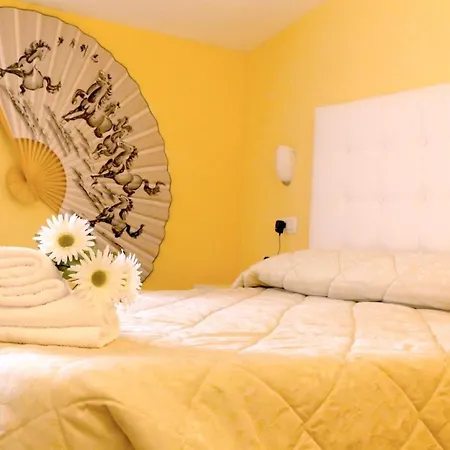 Via Mameli 5 בית הארחה 3*