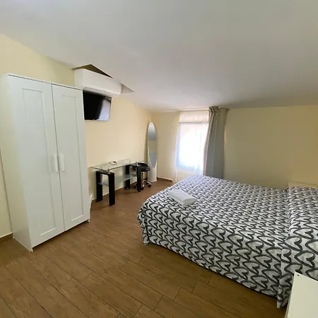 בית הארחה Via Mameli 5 סנרמו