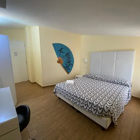 בית הארחה Via Mameli 5 סנרמו