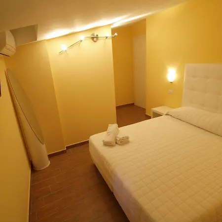 בית הארחה Via Mameli 5 סנרמו