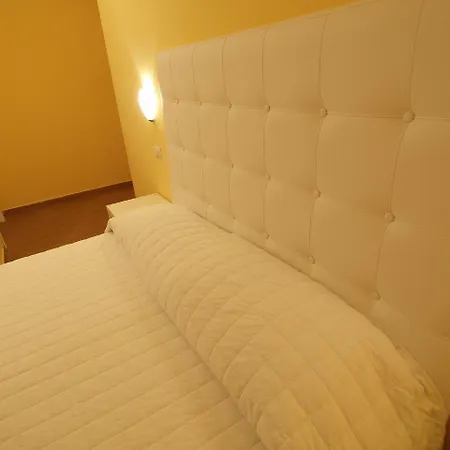 Via Mameli 5 בית הארחה