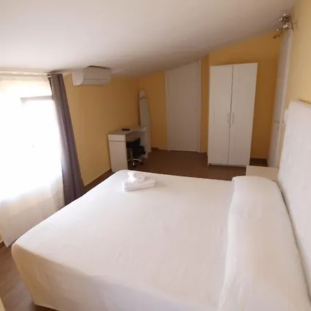 Via Mameli 5 3* סנרמו