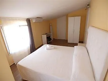 Via Mameli 5 Guest house 2*