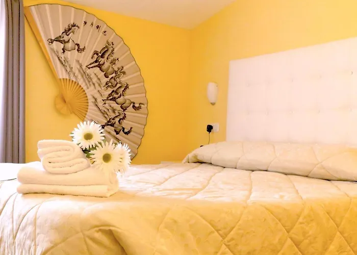 Via Mameli 5 Pensión 3*