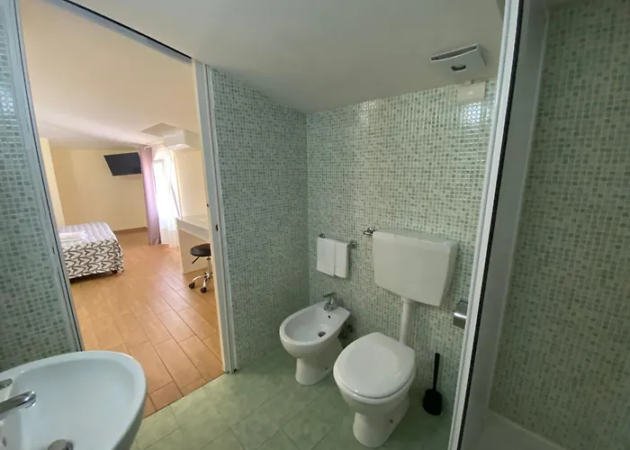 Via Mameli 5 Pensión 3*