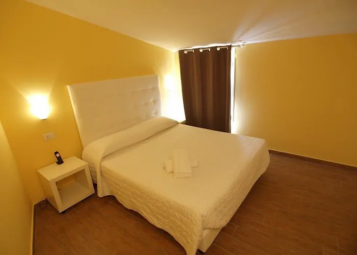 Via Mameli 5 Pensión 3*